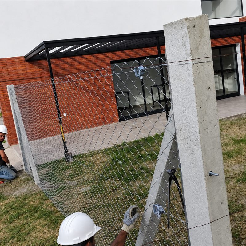 Postes de hormigón fabricados por Perimetrales Suarez